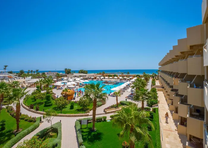 Üdülőközpont Seven Seas Jolie Bay 5*
