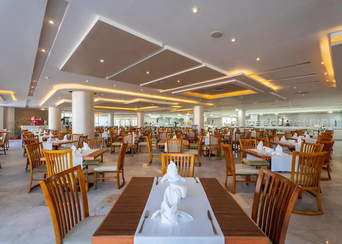 Seven Seas Jolie Bay Üdülőközpont Gurdaka