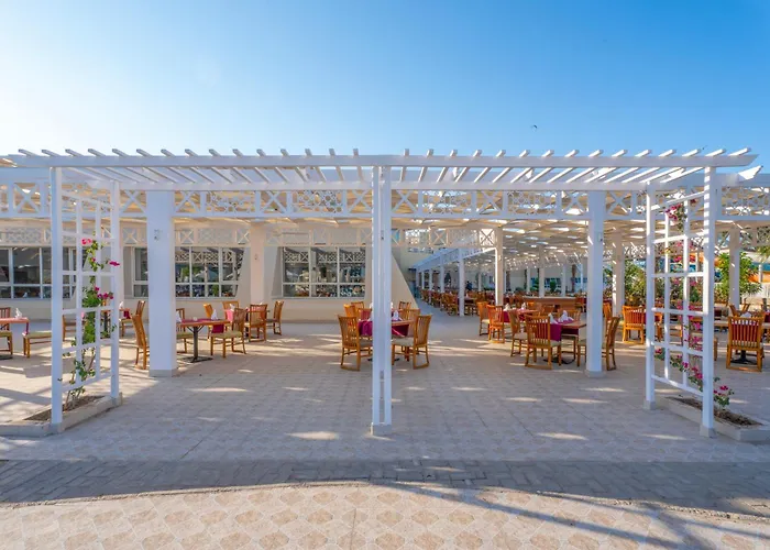 Üdülőközpont Seven Seas Jolie Bay 5*